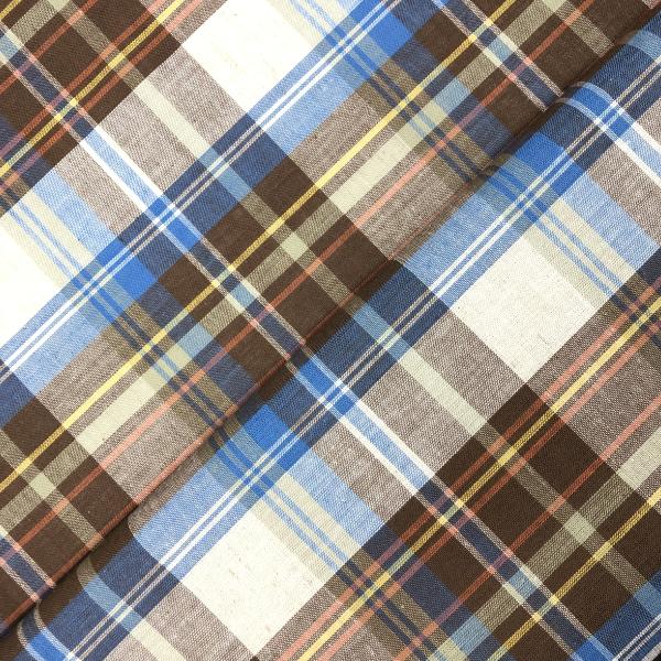 Light-toned checked linen fabric coupon