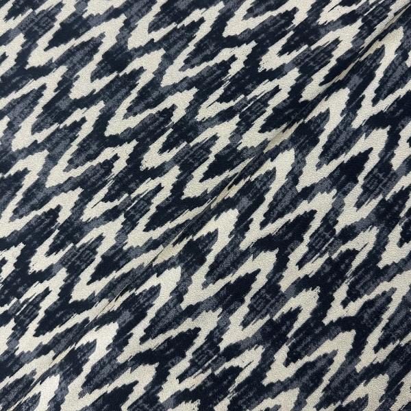 Coupon of silk and viscose crepe fabric white background grey and black pattern 1.50m or 3m x 1.40m