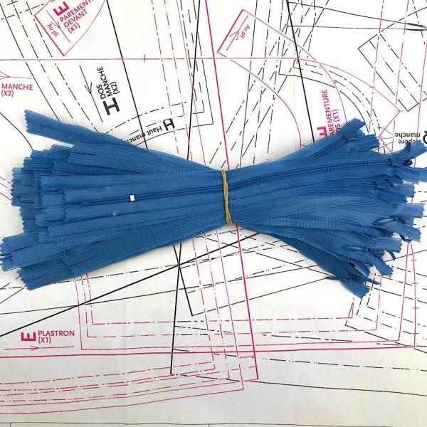 Invisible zipper in royal blue 20cm x 2cm