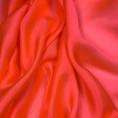Coupon de tissu mousseline de soie charmeuse corail vif aux réflets roses 3m x 1,40m