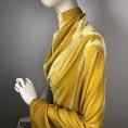 Coupon de tissu velours en viscose et soie couleur jaune impérial 1m50 ou 3 x 1,40m