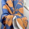 Coupon de tissu voile en viscose à imprimé fleuri orange sur fond bleu 1,50m ou 3m x 1,40m