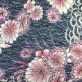 Coupon de tissu en résille de polyester à motifs fleuris rose et blanc sur fond bleu marine 1,50m ou 3m x 1,40m