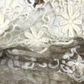 Coupon de tissu en voile de coton tie and dye couleur beige à détails dentelles blanche 1,50m ou 3m x 1,50m