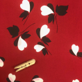 Coupon de tissu crêpe de viscose à motifs tiges de coeur sur fond rouge bordeaux 1,50m ou 3m x 1,40m
