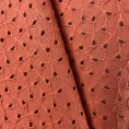 Coupon de tissu en broderie anglaise terre cuite aux motifs ajourés 1m50 ou 3m x 1,40mCoupon de tissu en broderie anglaise bleu lavande aux motifs ajourés 1m50 ou 3m x 1,40m