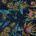Coupon de tissu twill de polyester imprimé fleurs tournesols stylisées sur fond bleu foncé 1,50m ou 3m x 1,40m
