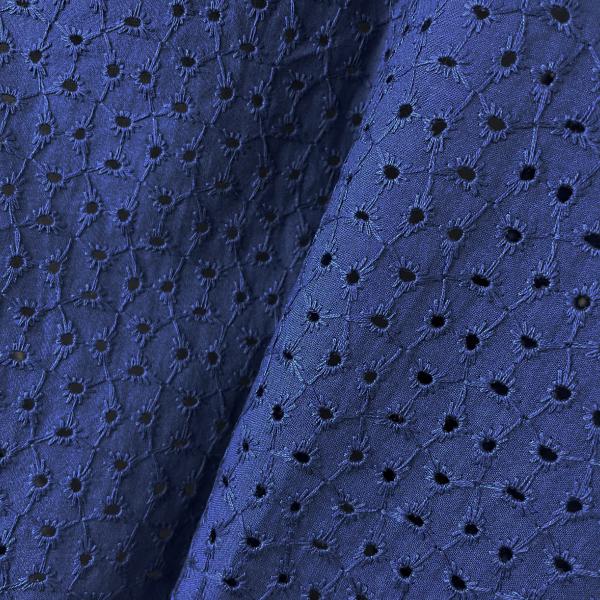 Coupon de tissu en broderie anglaise bleue 1m50 ou 3m x 1,40m