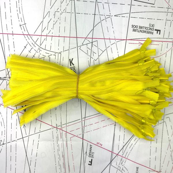 Fermeture à glissière invisible couleur jaune citron 27 cm