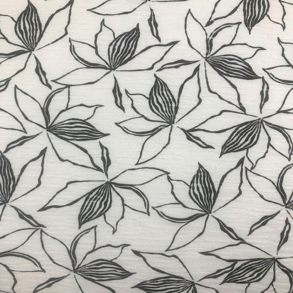 Coupon de tissu en toile de coton et viscose texturé imprimé de fleurs stylisées noires sur fond blanc 3m x 1,35m