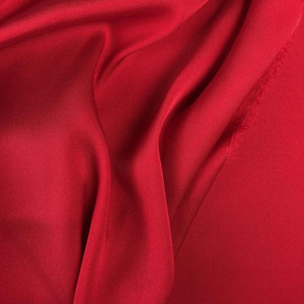 Coupon de tissu en twill de soie et élasthanne rouge satiné  2m ou 4m x 1m20