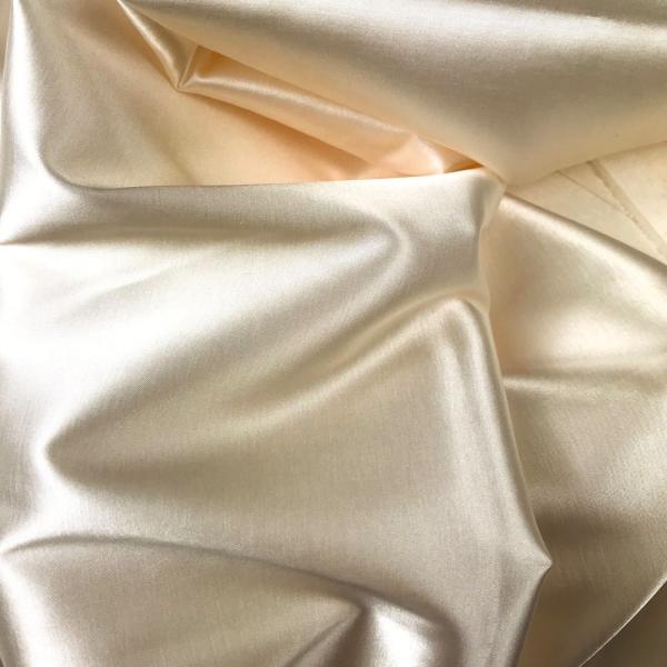 Coupon de tissu en satin de polyester mélangé crème 1,50m ou 3m x 1,50m