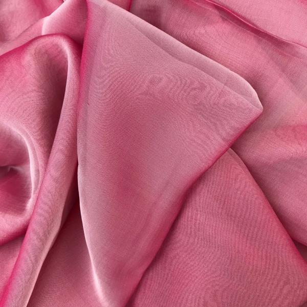 Coupon de tissu en mousseline de soie changeante rose aux reflets couleur fuchsia 1,50m ou 3m x 1,40m