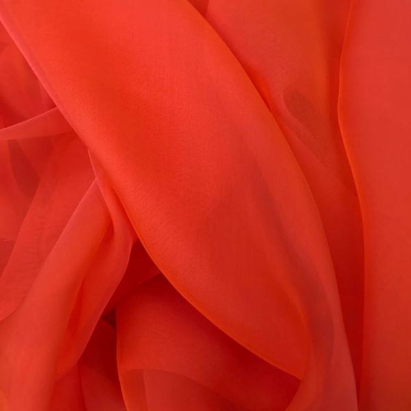 Coupon de tissu en mousseline de soie changeante orange aux reflets légerement rosés 1,50m ou 3m x 1,40m