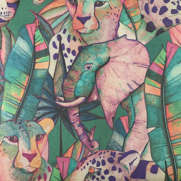 Coupon de toile à transat aux motifs animaux de la savanesur fond vert pastel 3,20m x 0,43m