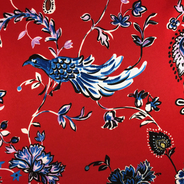 Coupon de tissu en twill de polyester imprimé fleurs bleues sur fond rouge 1m50 ou 3m x 1,40m