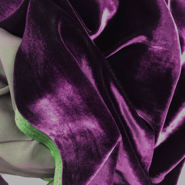 Coupon de tissu velours en viscose et soie violet foncé avec un léger reflet vert 1.50 ou 3m x 1,40m