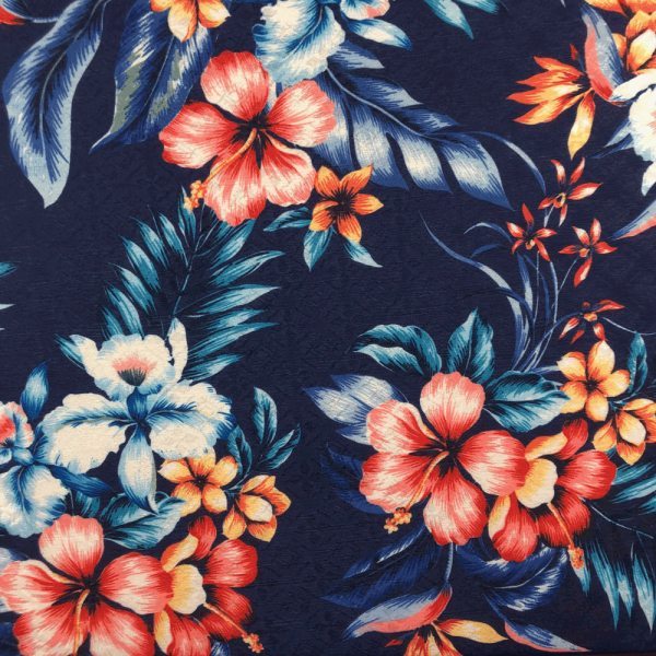 Coupon de tissu voile de polyester texturé aux fleurs tropicales multicolores sur fond bleu indigo 1,50m ou 3m x 1,40ms